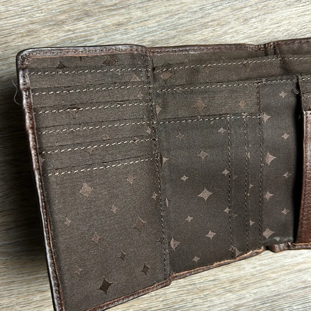 Fossil Dark Brown Leather Tri-Fold Wallet - Image 16