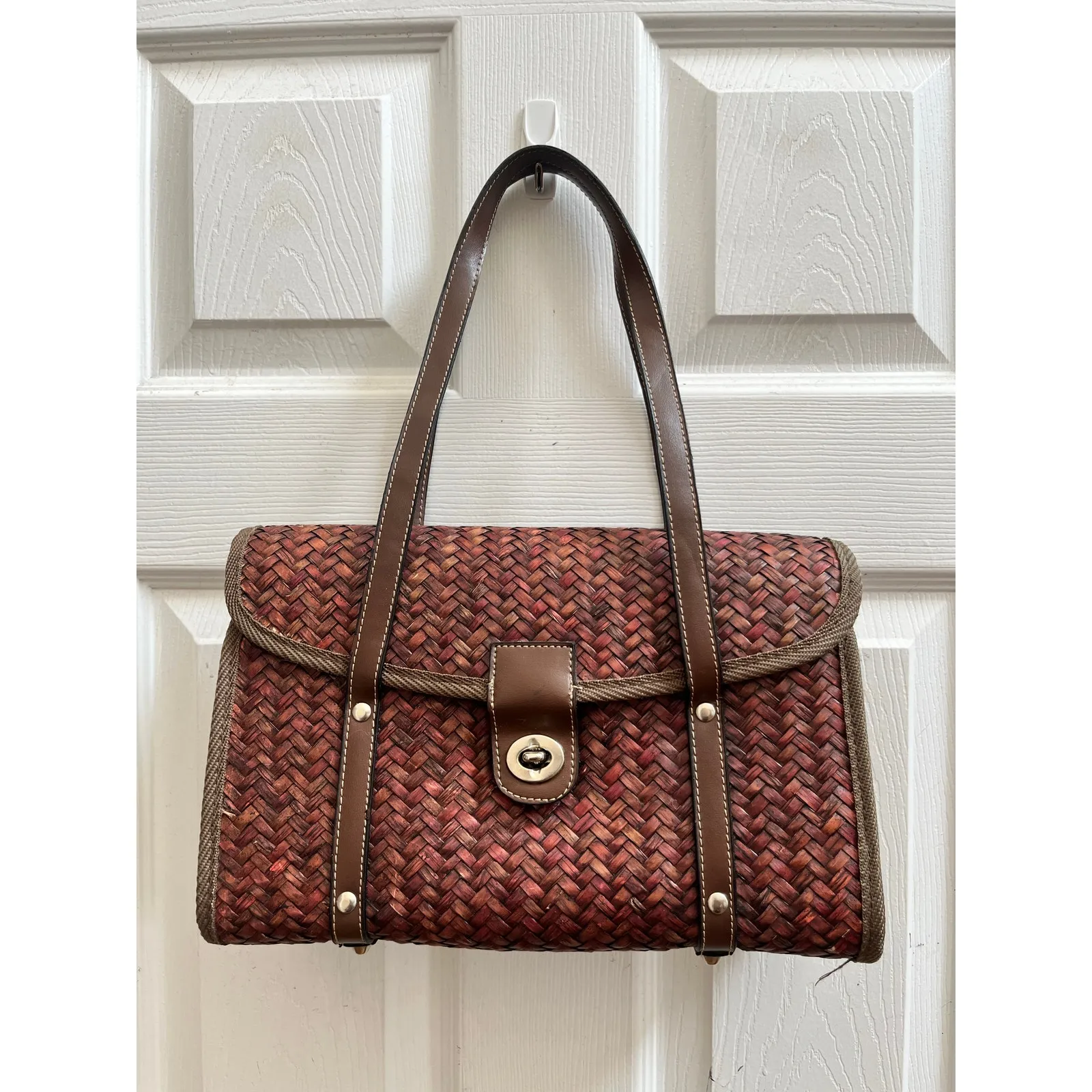 Woven Brown Red Natural Straw Kiss Lock Feet Structured Satchel Bag Flaw - Image 16