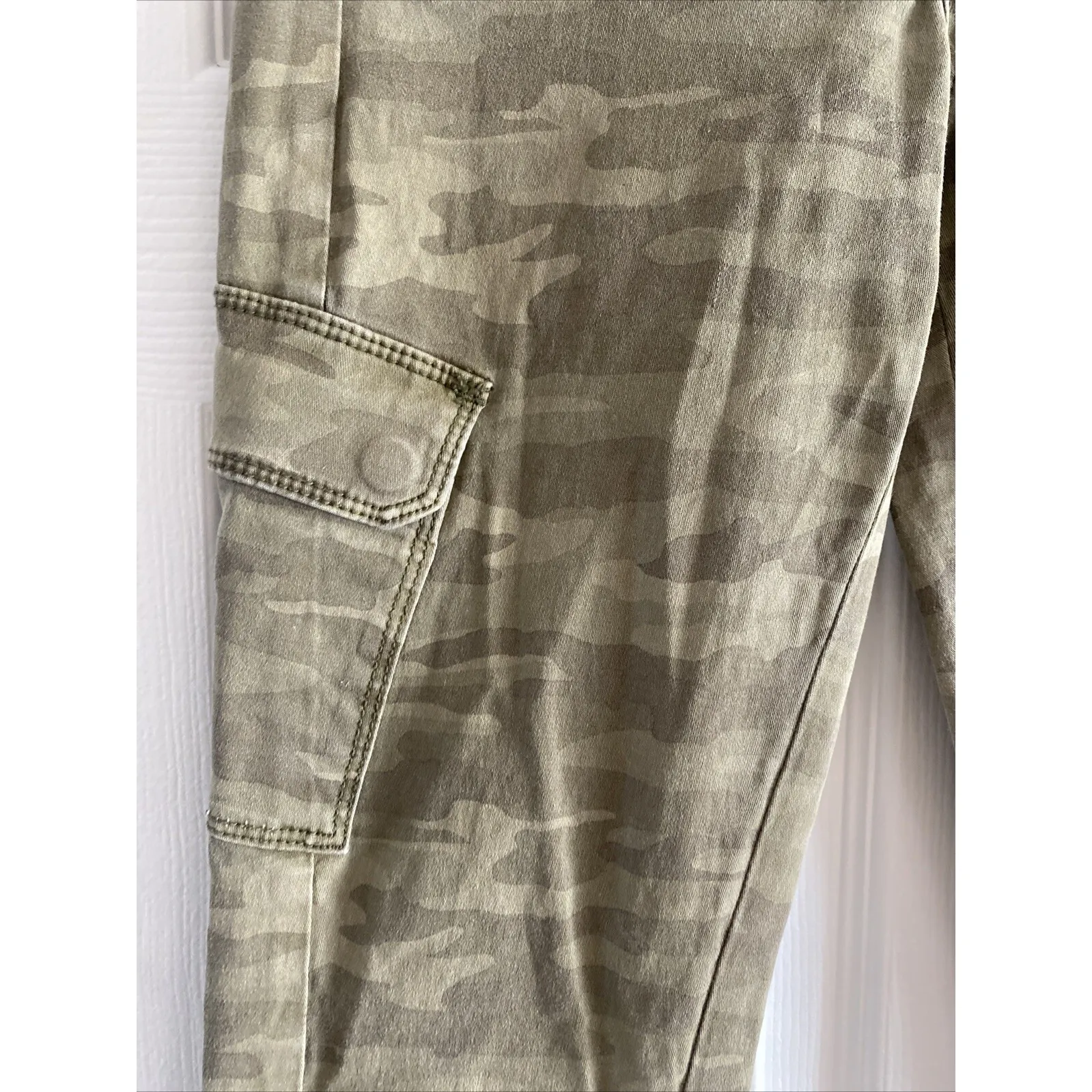 Lucky Brand Women's 2 Charlie Skinny Camo Cargo Pants 29" Inseam - Image 3