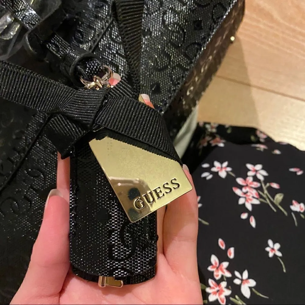 Black guess purse / handbag - Image 8