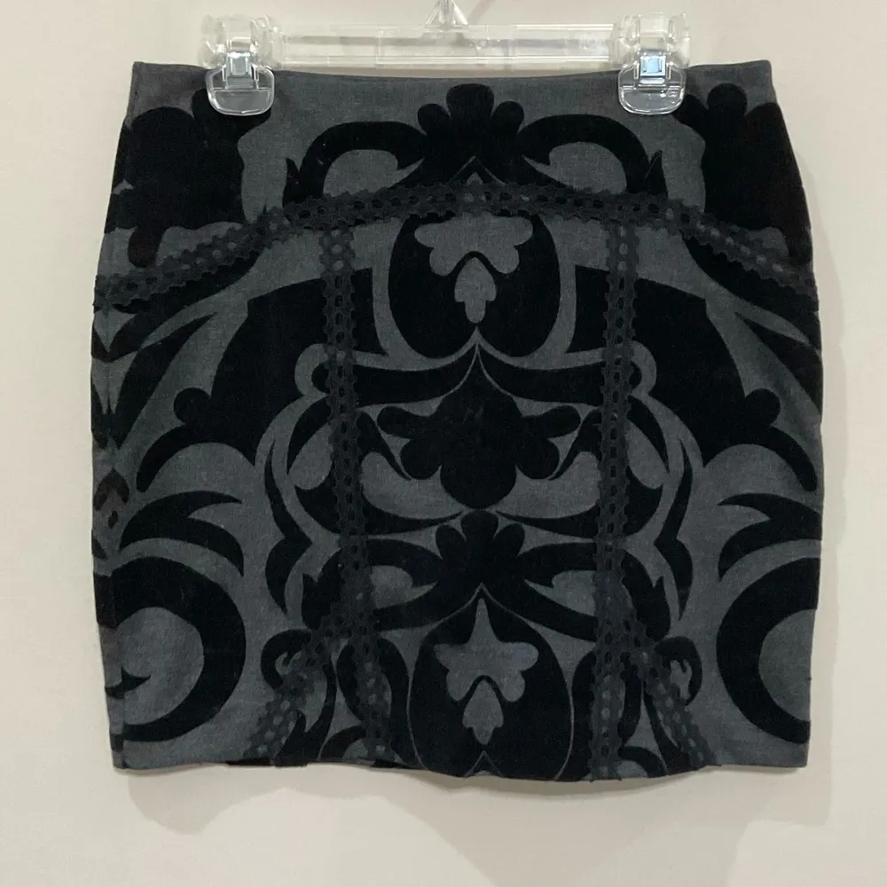 Free People Damask Mini Skirt Going For Baroque Velvet Sz XS Grey Black - Image 2