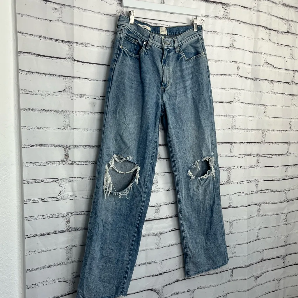 Universal Thread 90s Baggy Straight Distressed Light Wash Jeans Women’s 8/29 Y2K - Image 2