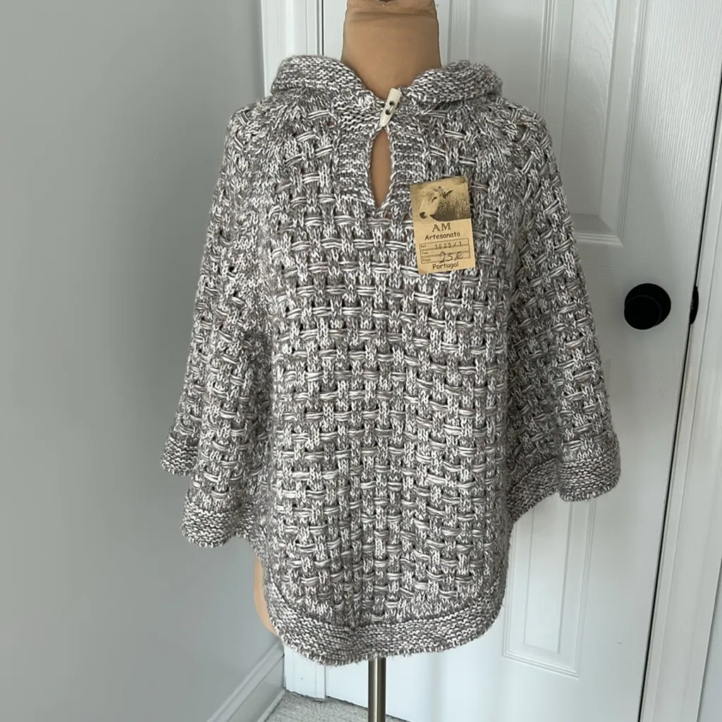 Alexandre Machado Portugal Handknit Hooded Poncho Gray Size undefined - Image 2