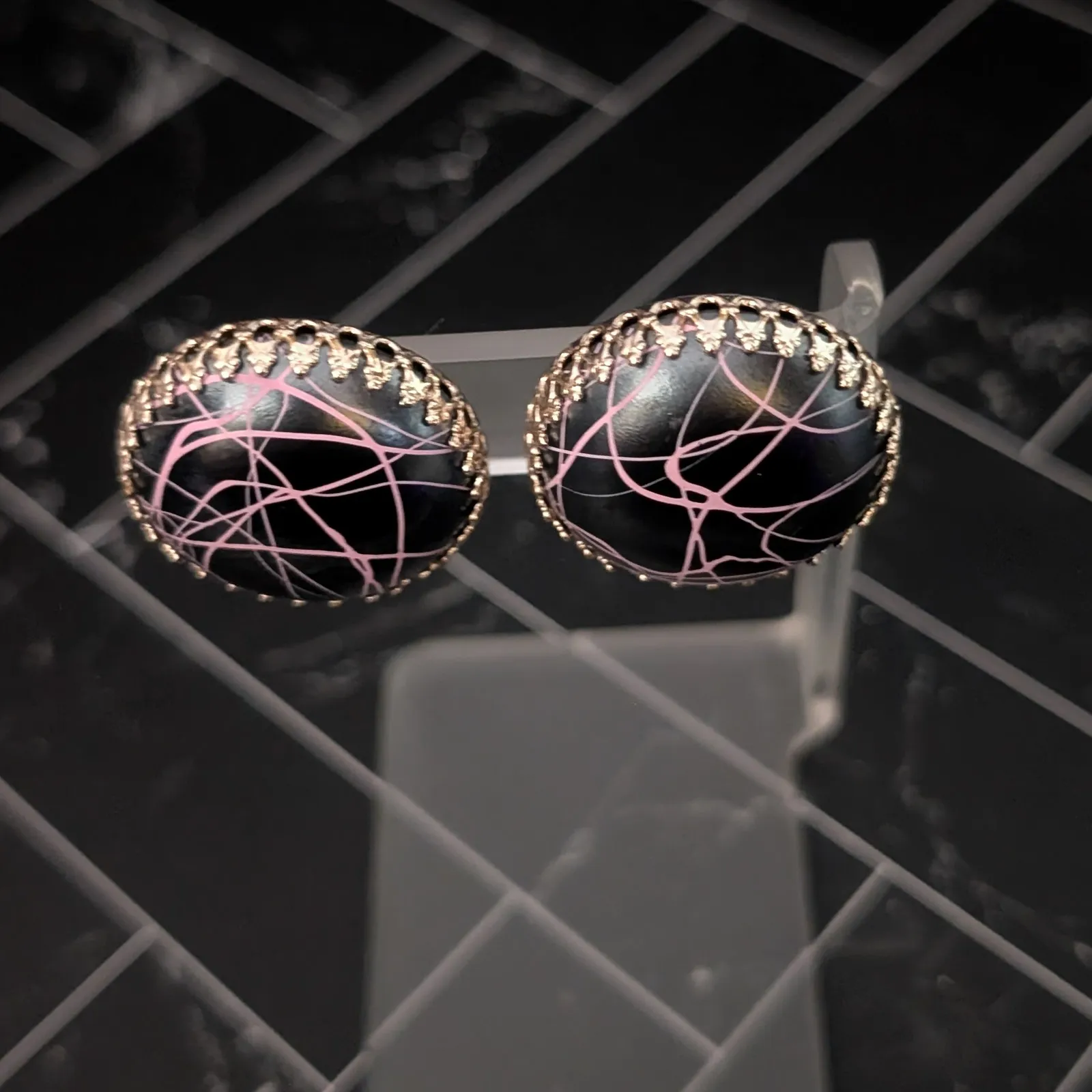 Vintage Clip On Earrings 1 & 1/8" Large Black, Pink, Gold Tone, Artistic Retro Black - Image 2