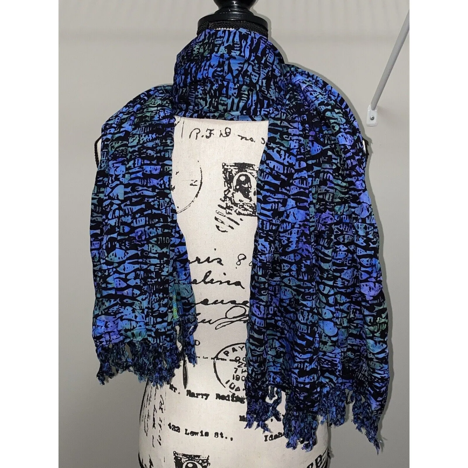 Hands to Hearts Swimming Fish Black Blue Lavender One Size Fringed Scarves NWTS - Image 4