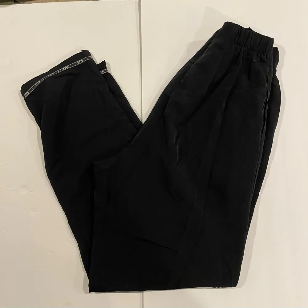 80’s-90’s Elle high rise pleated ankle logo workout pants black NWT pockets 🥰 - Image 9