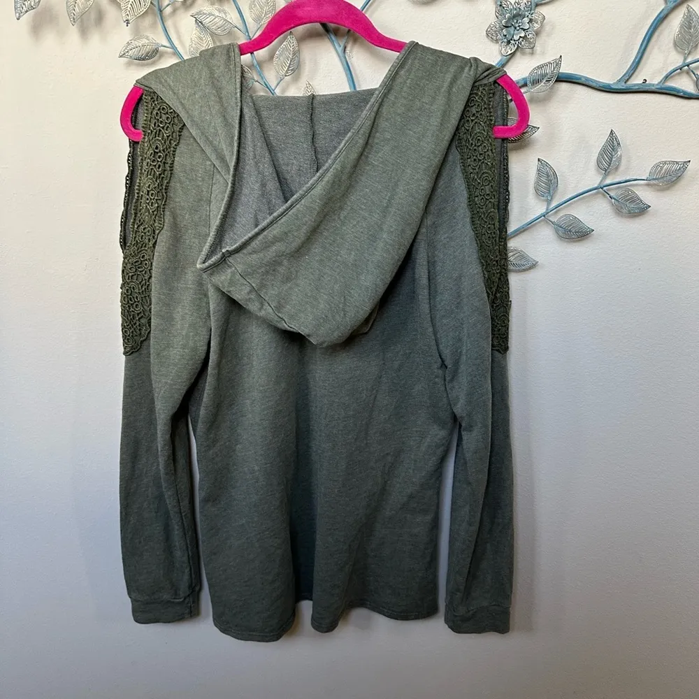❤️Venus long-sleeve cold-shoulder hooded pullover top Sz M CLEARANCE - Image 2