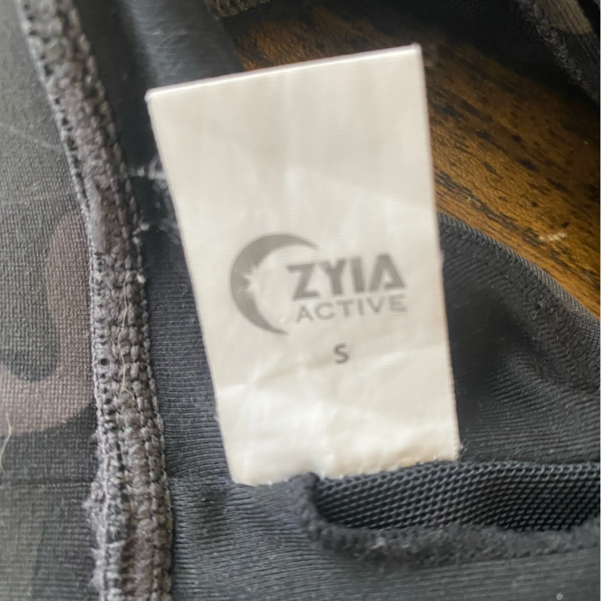 Zyia Active Forest Camo Adjustable Mesh Sports Bra – Size S Gray/Black - Image 4