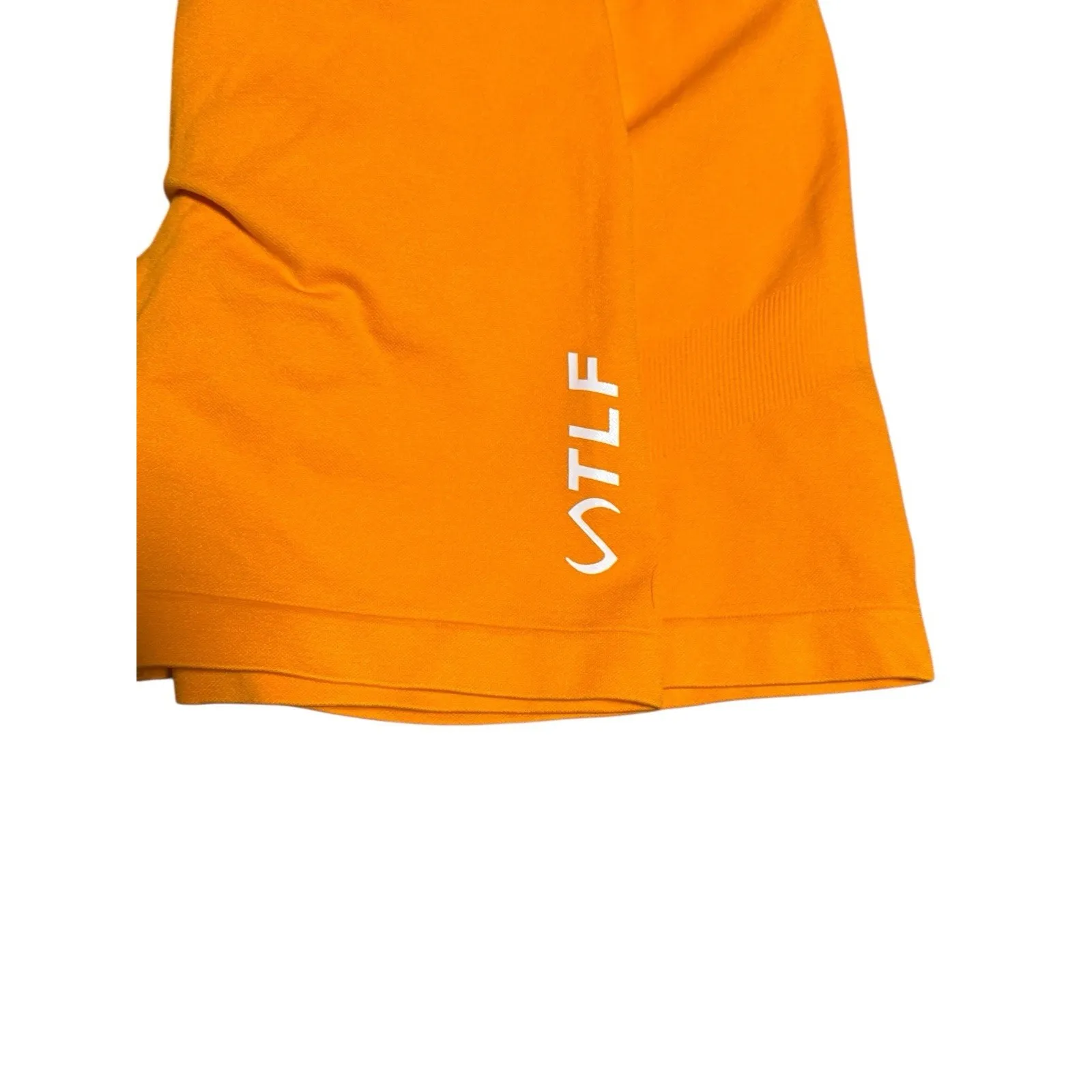 TLF COUNTOURING SCULPT SEAMLESS SCRUNCH BUTT SHORTS ORANGE BURST SIZE SMALL - Image 4