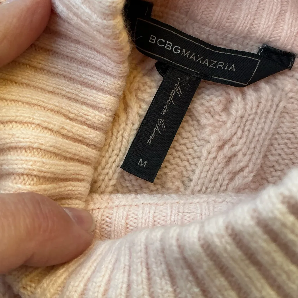 Nice  BCBG MAXAZRIA sweater 🍑🍑 - Image 7