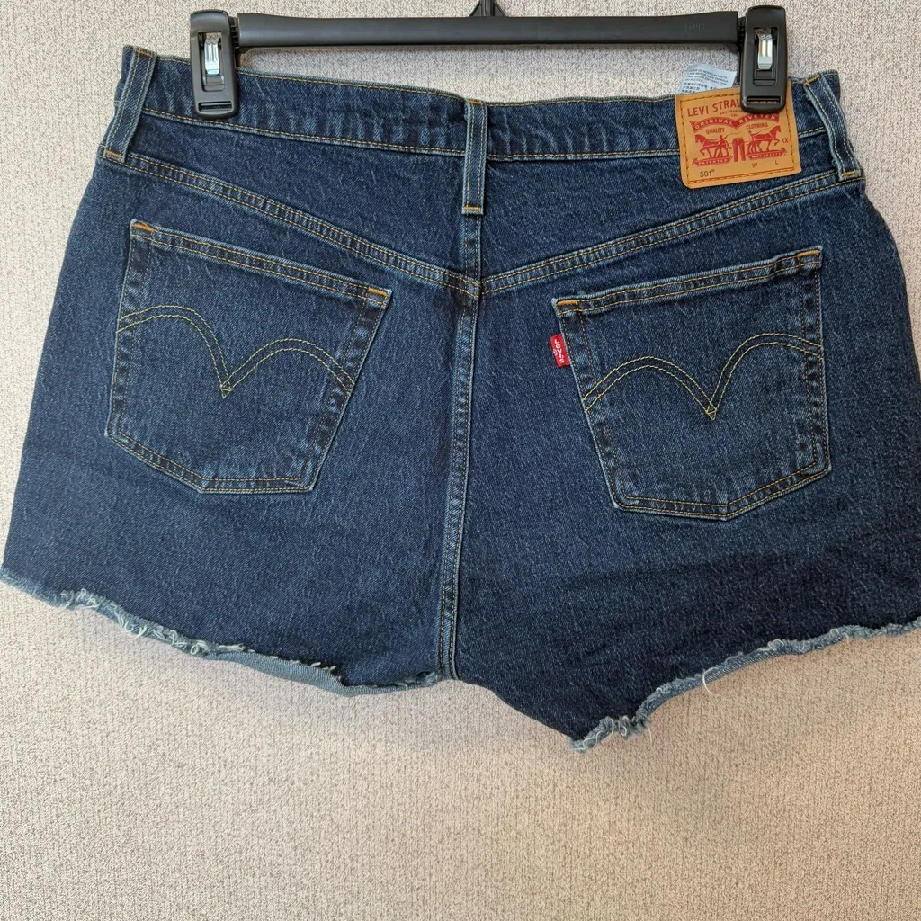 Levis 501 Womens Size Large cheeky cutoff denim blue jean shorts‎ - Image 4