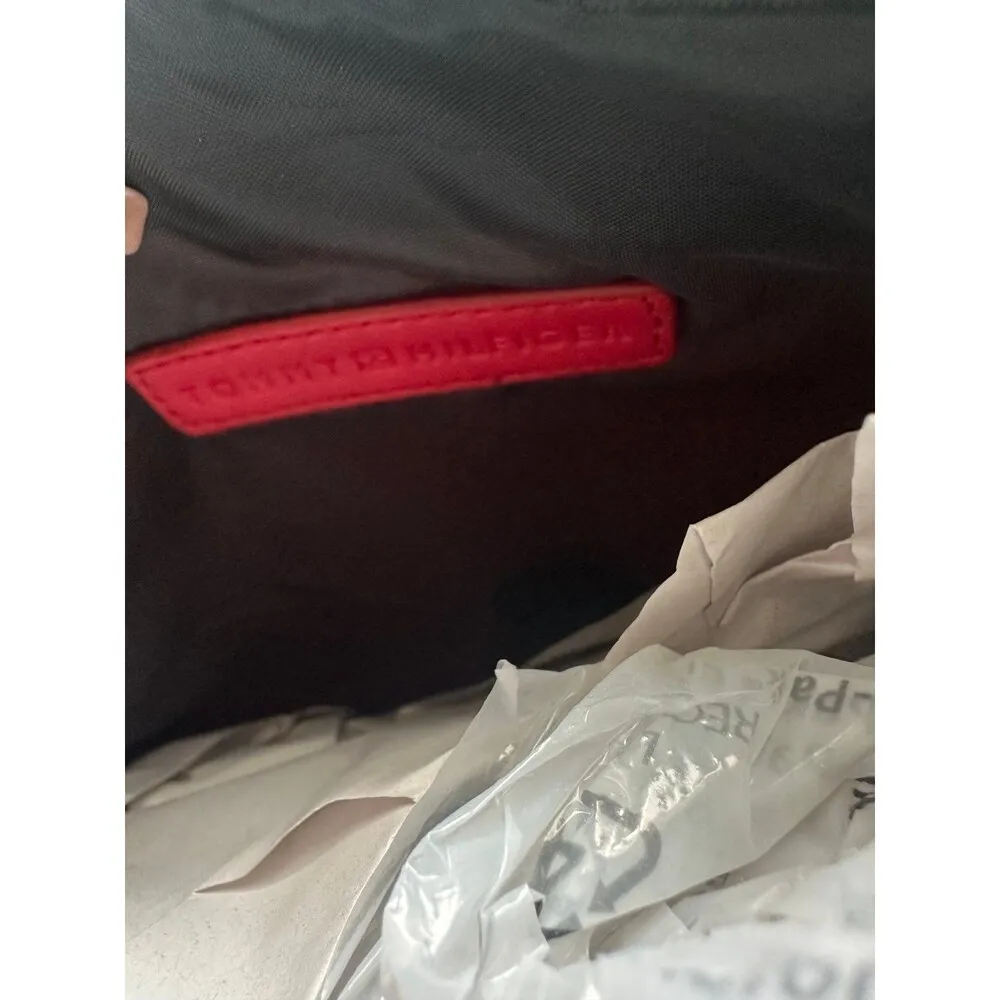 NWT Tommy Hilfiger All Over Signature Logo Wristlet Wallet Hand Zipper Pouch Bag - Image 4