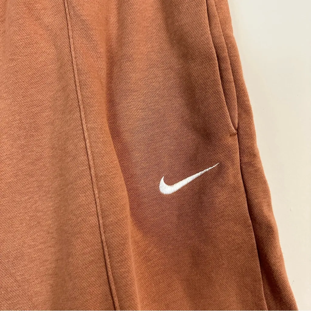 Nike | Women’s Camel Fleece Loose Fit High-Rise Pocket Shorts Medium - Image 3