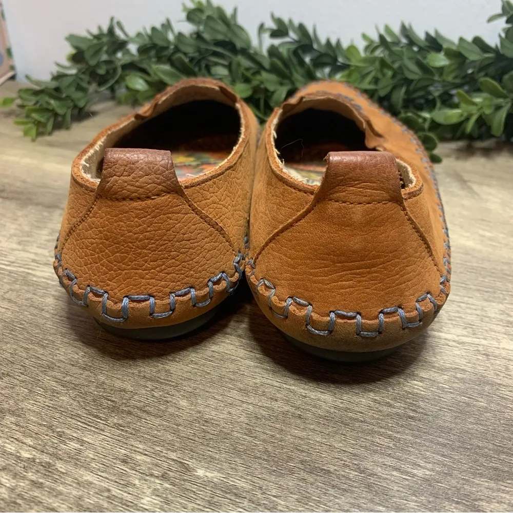 Hush Puppies Women's Stitched Leather Flats Beige Decor Moccasins tan Size 7.5 M - Image 3