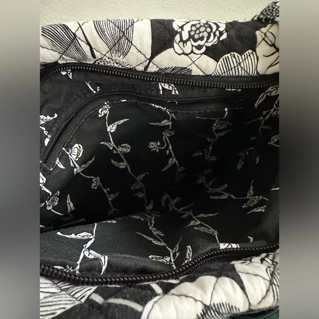 Very Bradly quilted black and white‎ floral cross body purse adjustable - Image 6