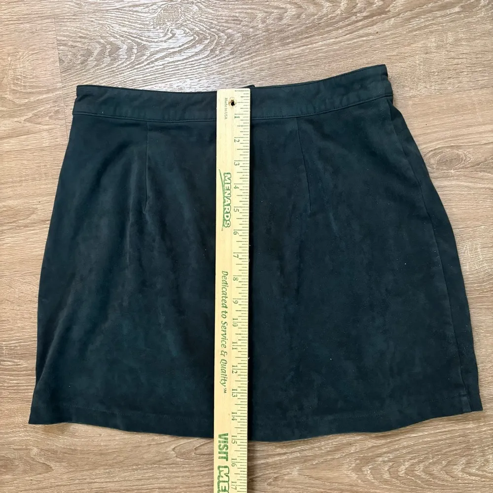 Forever 21 Velour Dark Green Mini Skirt Snap Front Size M Preppy Academia Y2K​ - Image 4