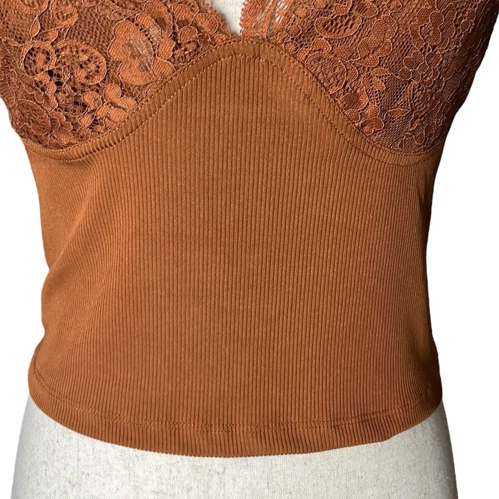 Cider LACE V-NECK CAMI CROP TOP - Image 5