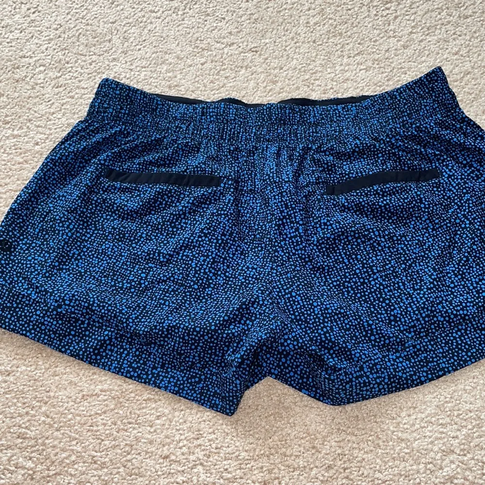 Womens Lululemon Black and Blue Polka Dot Running Shorts - Image 4