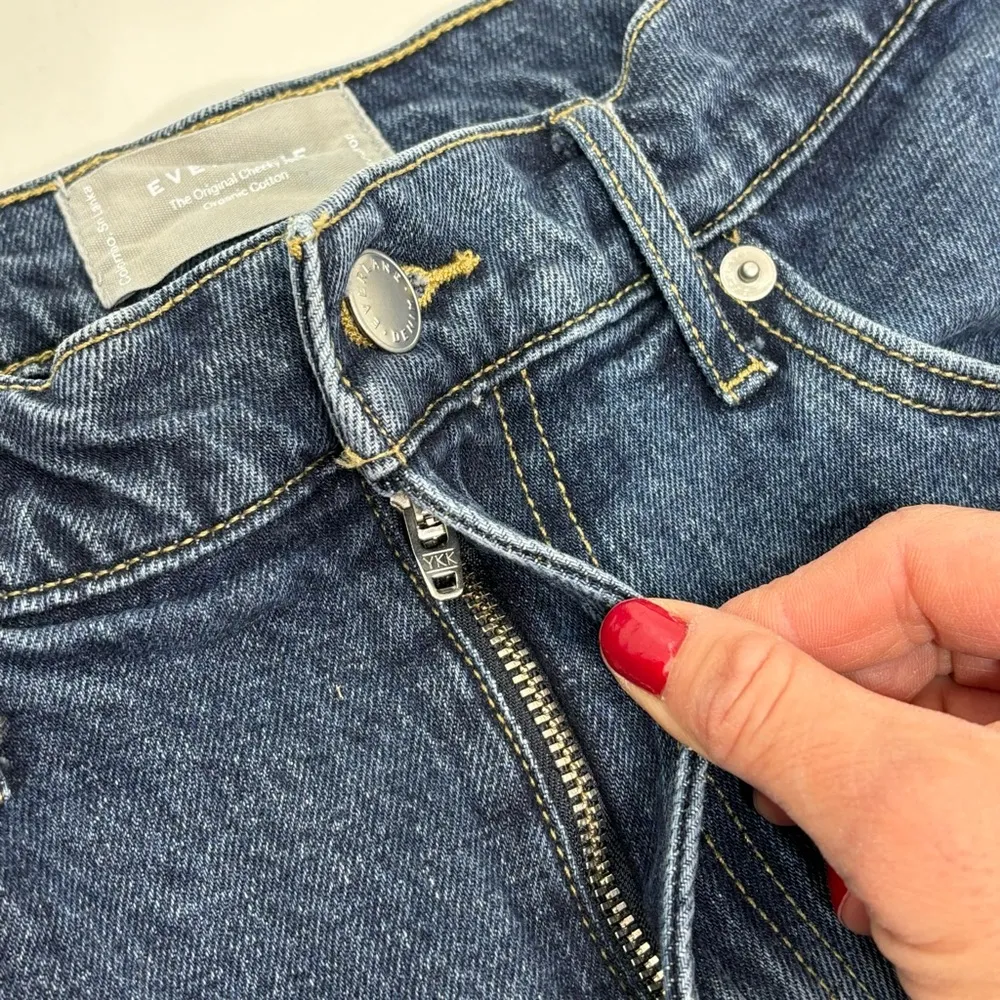 Everlane The Original Cheeky Jean High Waist Medium Blue Wash 27 Crop - Image 3