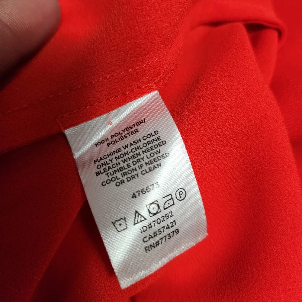 Ann Taylor Factory Cherry Red Flounce Cuff Keyhole Blouse Size Medium - Image 9