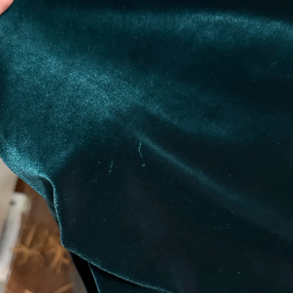 💖 Rickie Freeman for Teri Jon Sleeveless Green Velvet Gown - Image 7