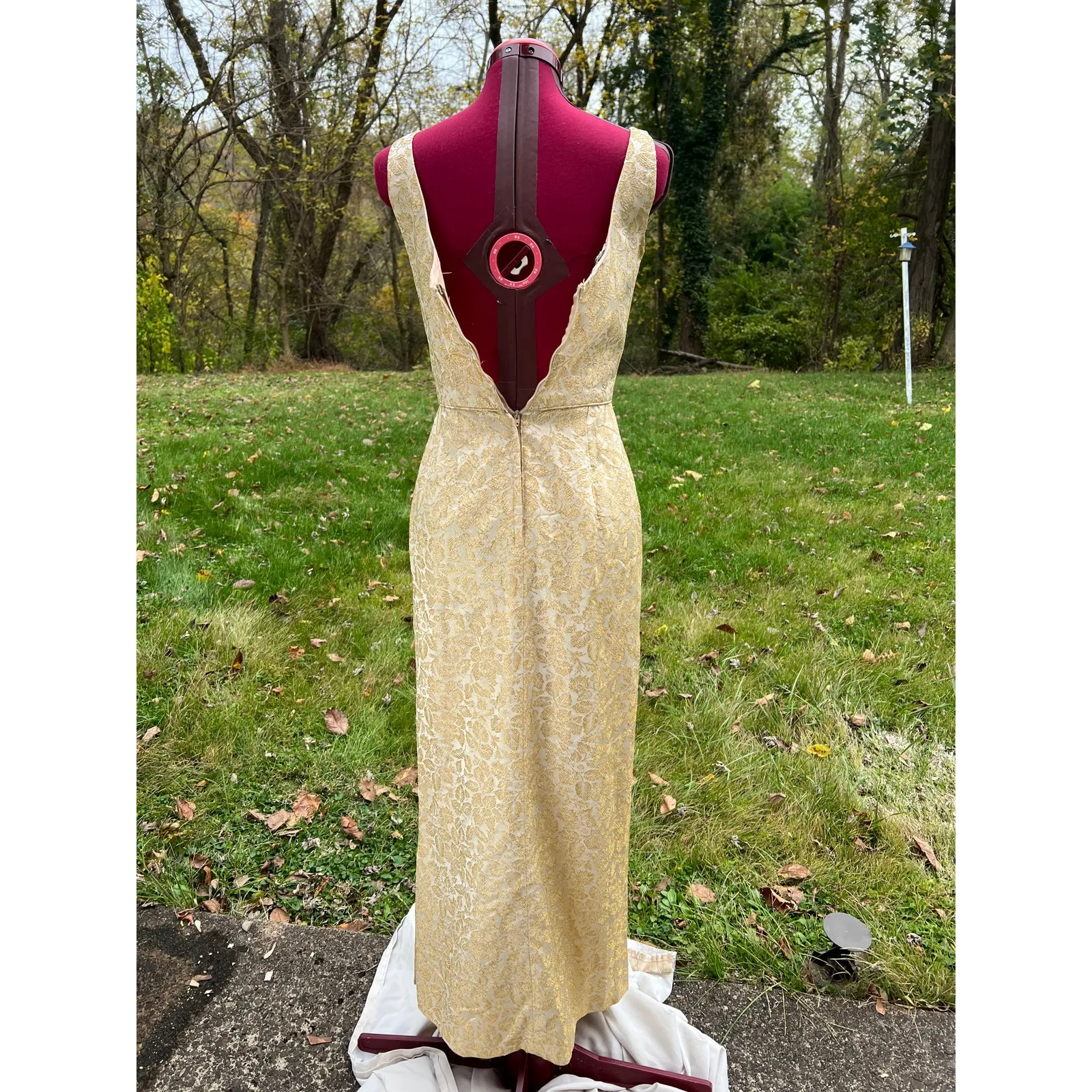 column dress formal gold damask 1960s - Image 5