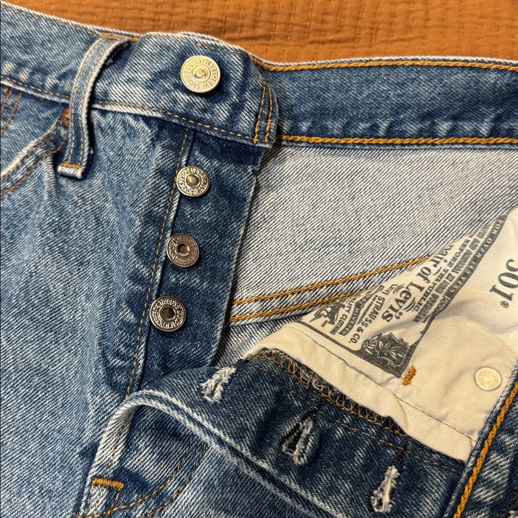 LEVI’S 501 Shorts 25 distressed - Image 5