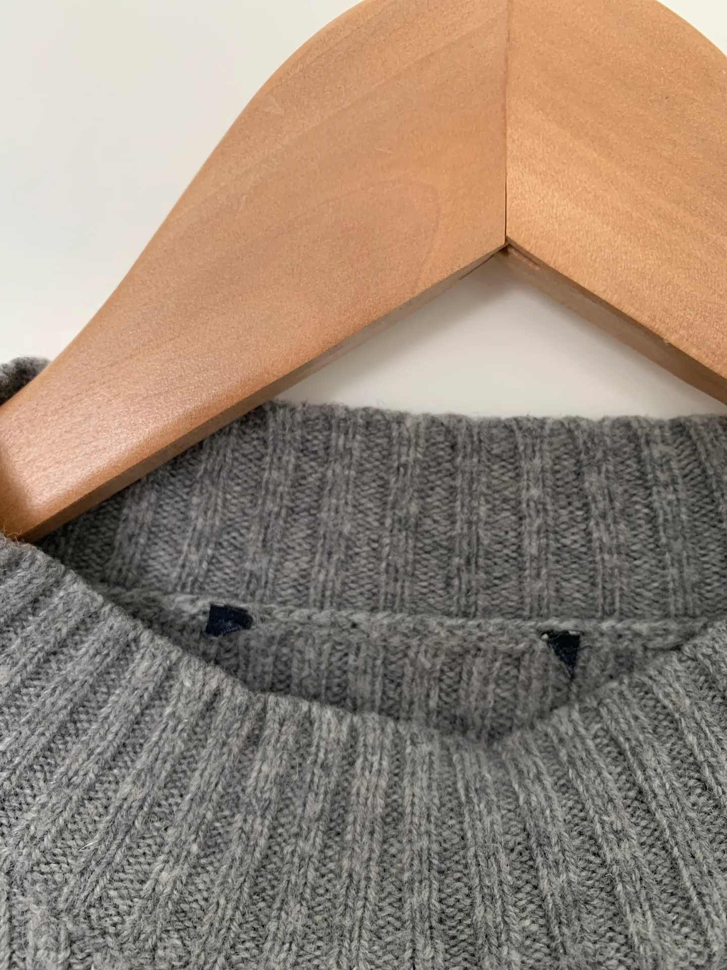 Brandy Melville Gray Sweater - Image 4