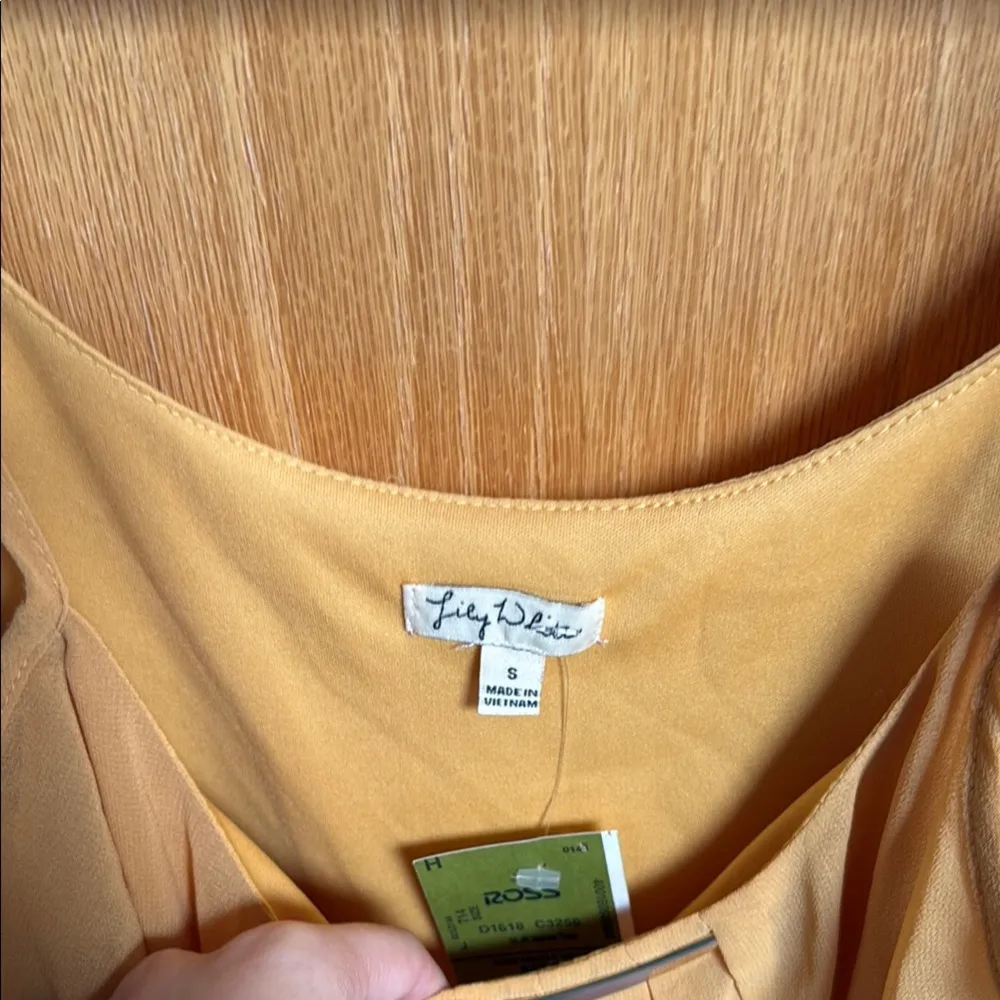 Elegant Mustard Yellow Women's Top - Image 2