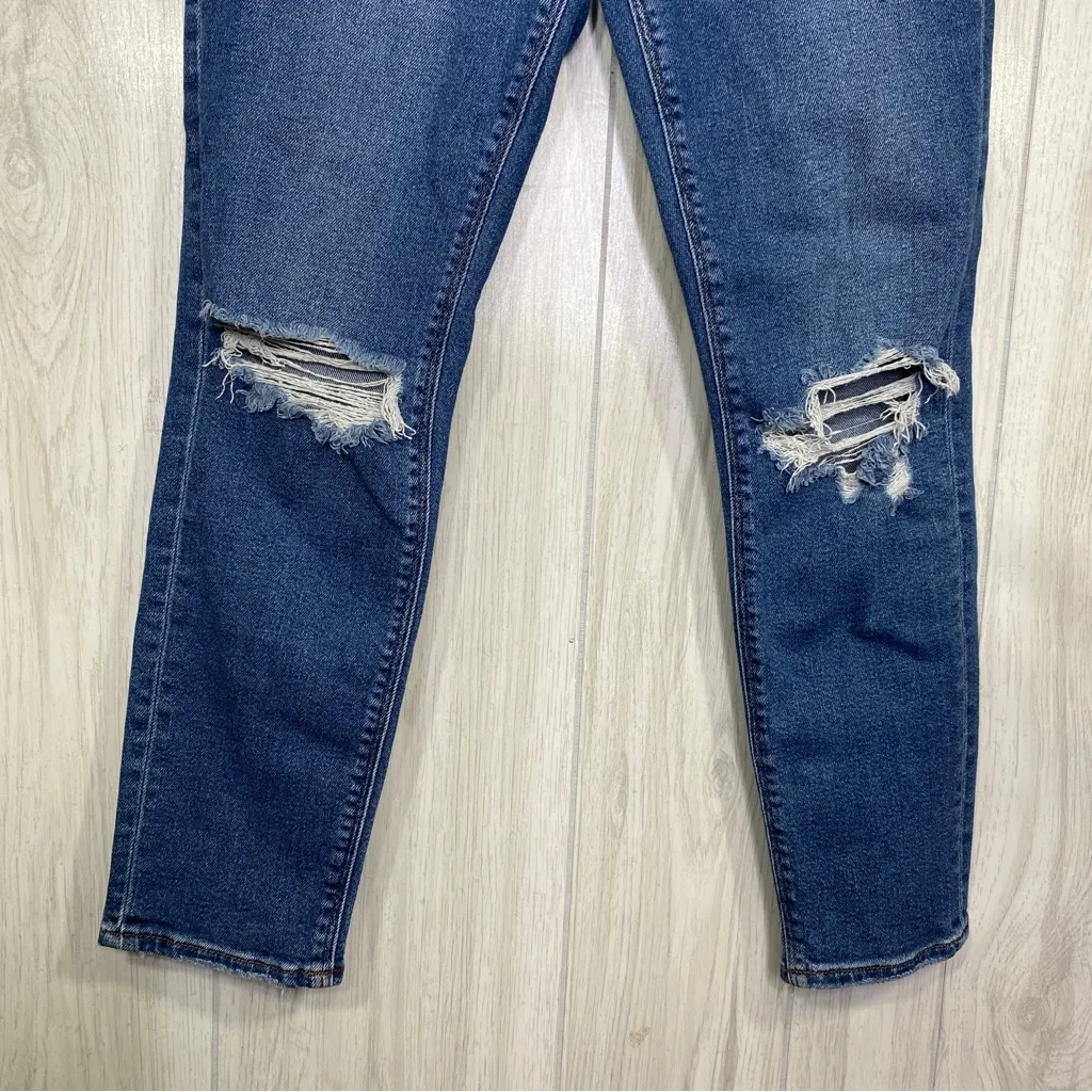 American Eagle Distressed Ripped Knee Mom Jeans size 4 - Image 3
