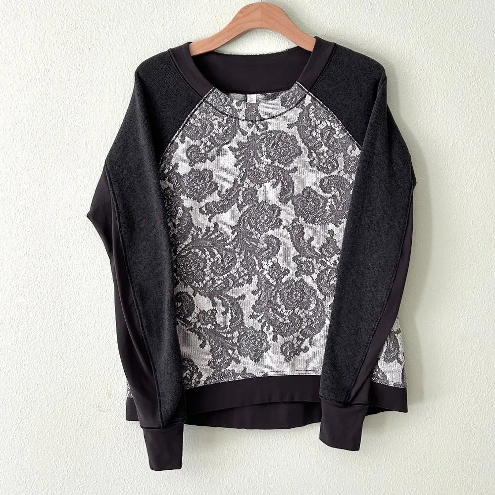 Lululemon Fleet Street Pullover Lace Print Gray Size 10 - Image 5