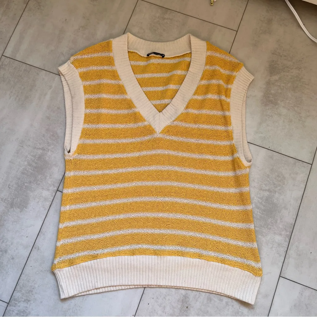Zara Yellow and White Striped oversize casual knit Vest side M - Image 4
