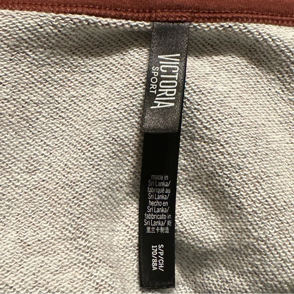 Victoria’s Secret Victoria Sport Choker Sweatshirt‎ Animal Print Small Oversize. - Image 7