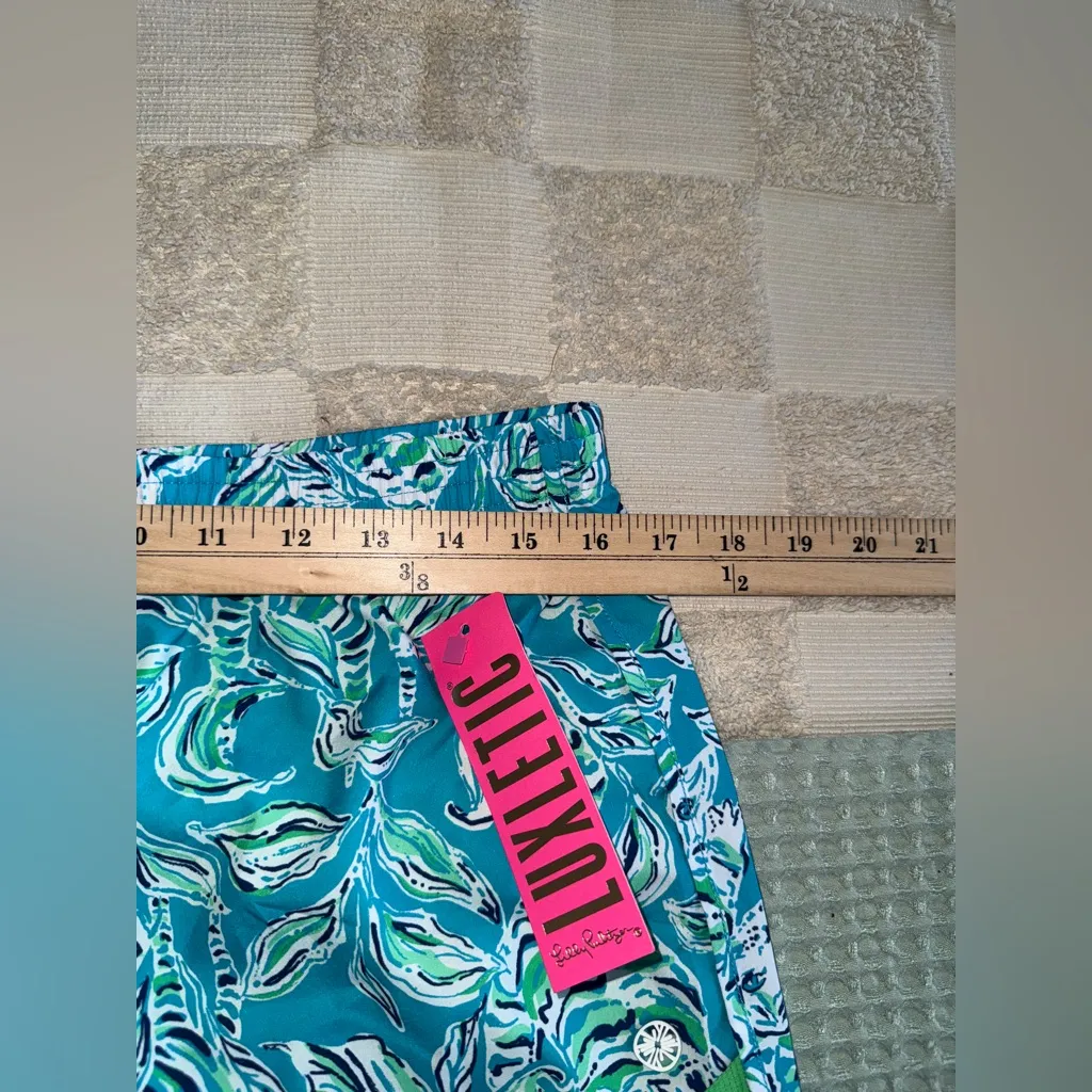NWT Lilly Pulitzer Ocean Trail Shorts
Size M - Image 2