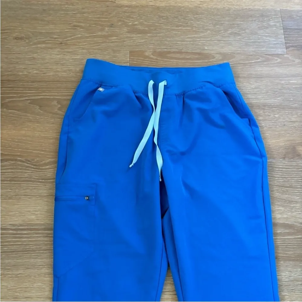 FIGS  High Waisted Zamora Jogger Scrub Pants in Royal Blue Size Large Petite - Image 8