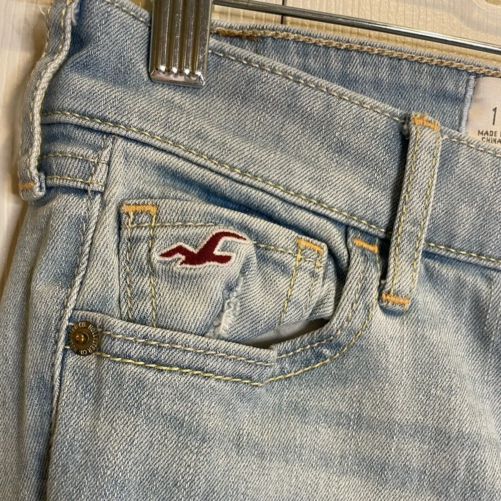 Hollister Light Wash Distressed Denim Skinny Jeans Size 1 25W - Image 3