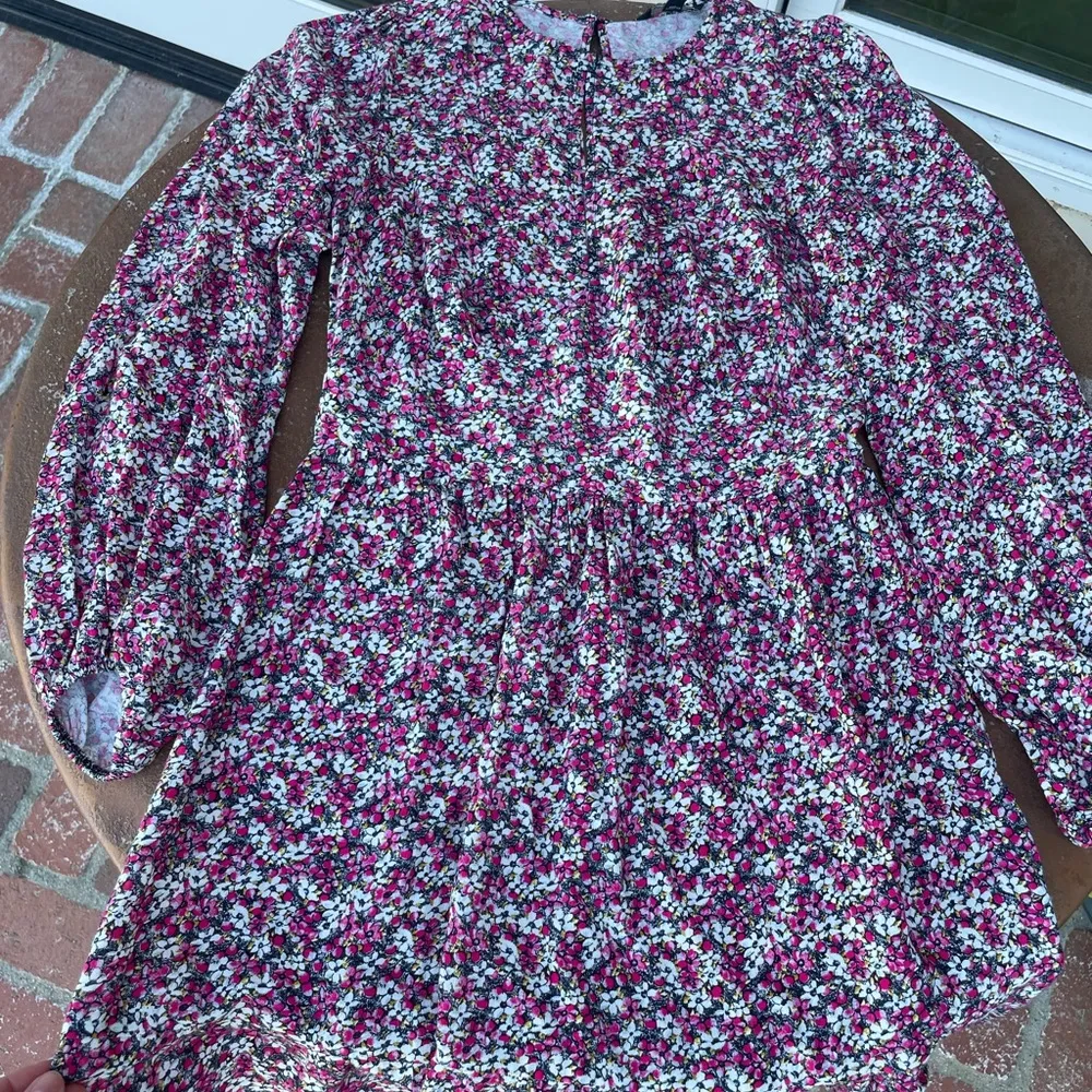 Banana republic floral mini dress sz 2
Fits sz xs to s - Image 3
