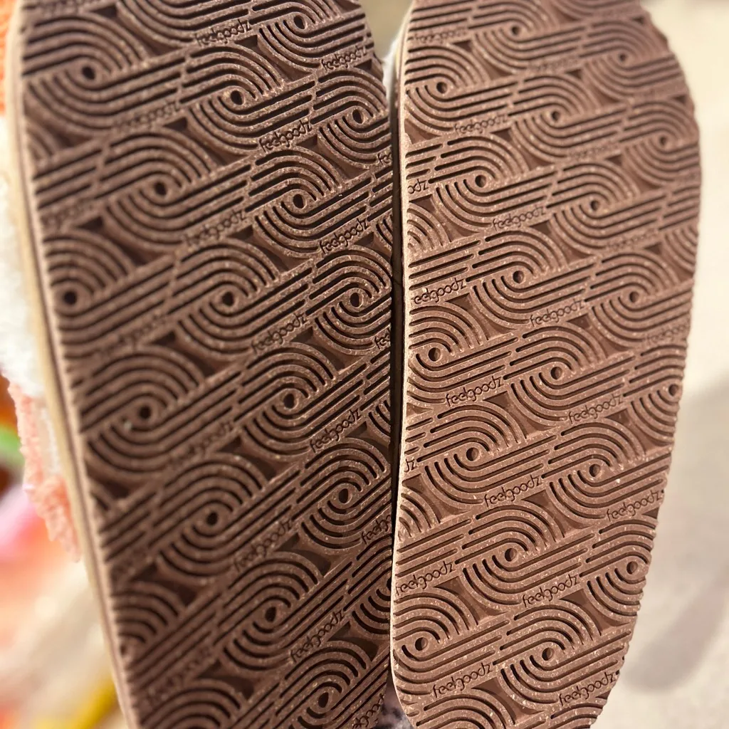 Feelgoodz Women’s Equinox Sherpa Multicolor multi strap Fuzzy Slippers size10/11 Orange Size 10 - Image 4