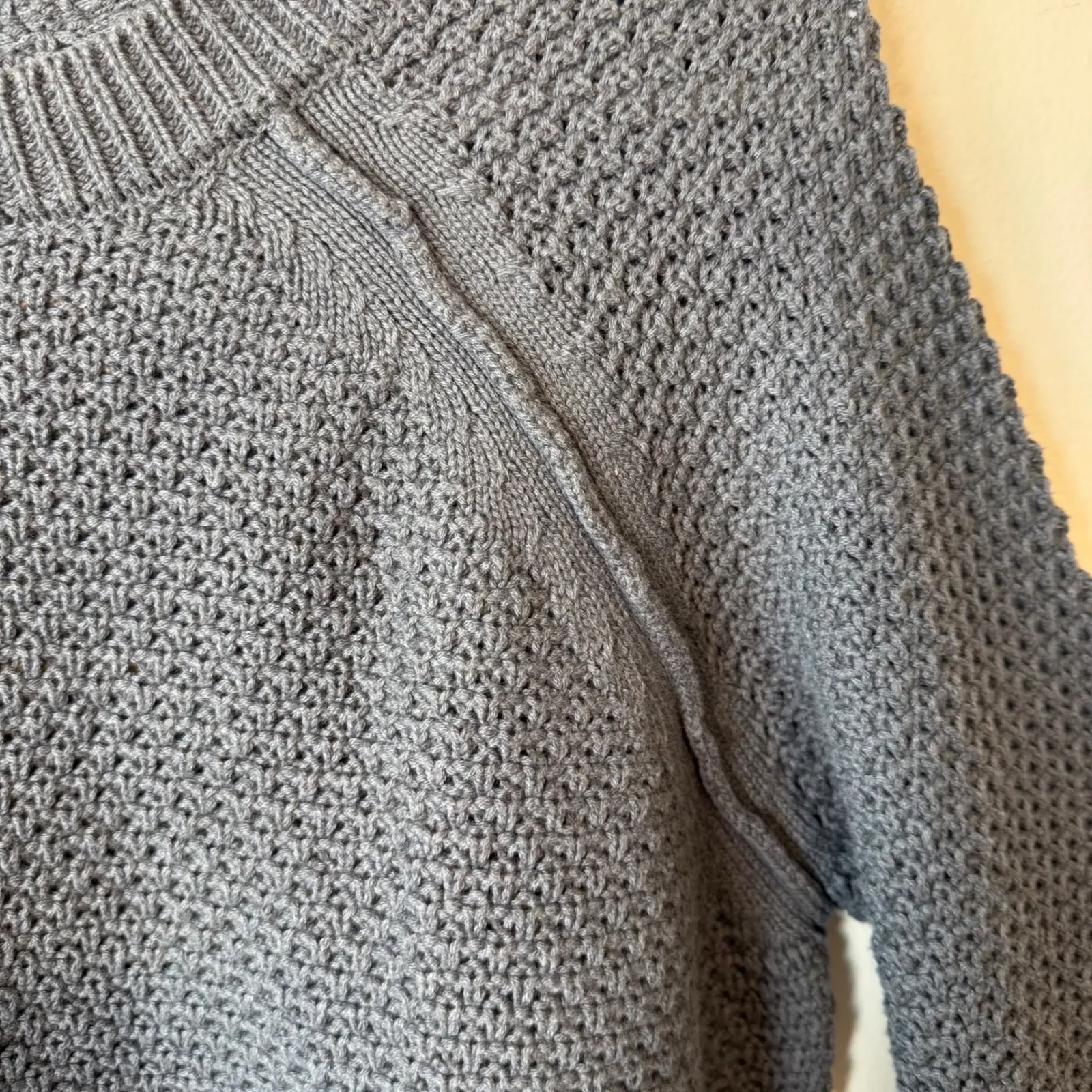 NWT GAP Textured Knit Crew Neck Sweater Gray Long Sleeve Casual Women's Medium - Image 4