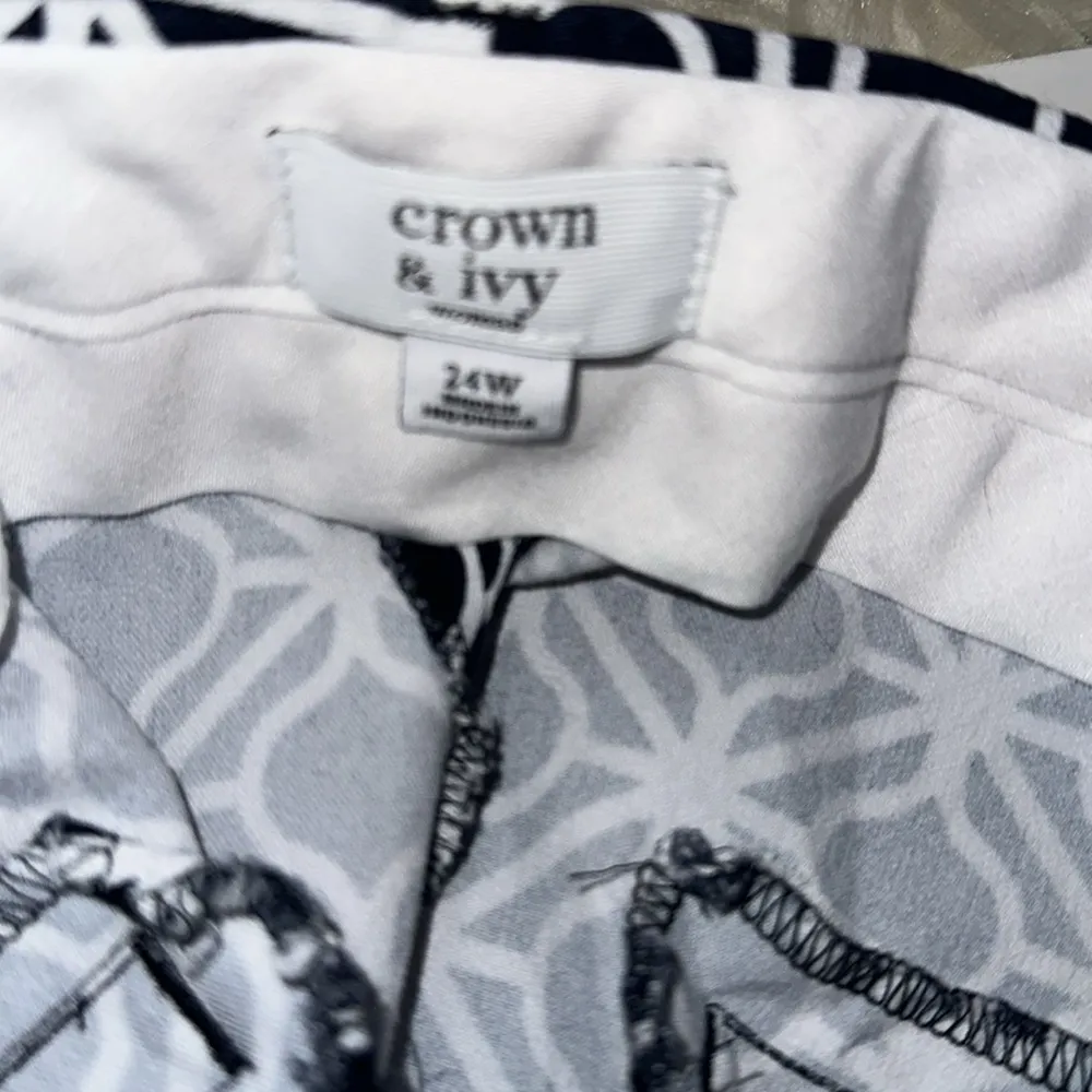 Crown and Ivy Stylish Patterned Pants size 24W - Image 4