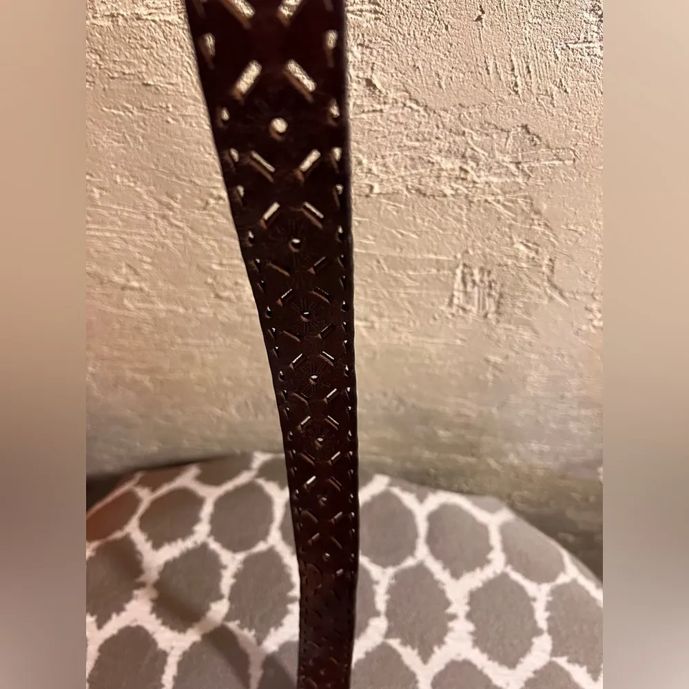 Elegant Brown Leather Belt with Unique Design - Image 6