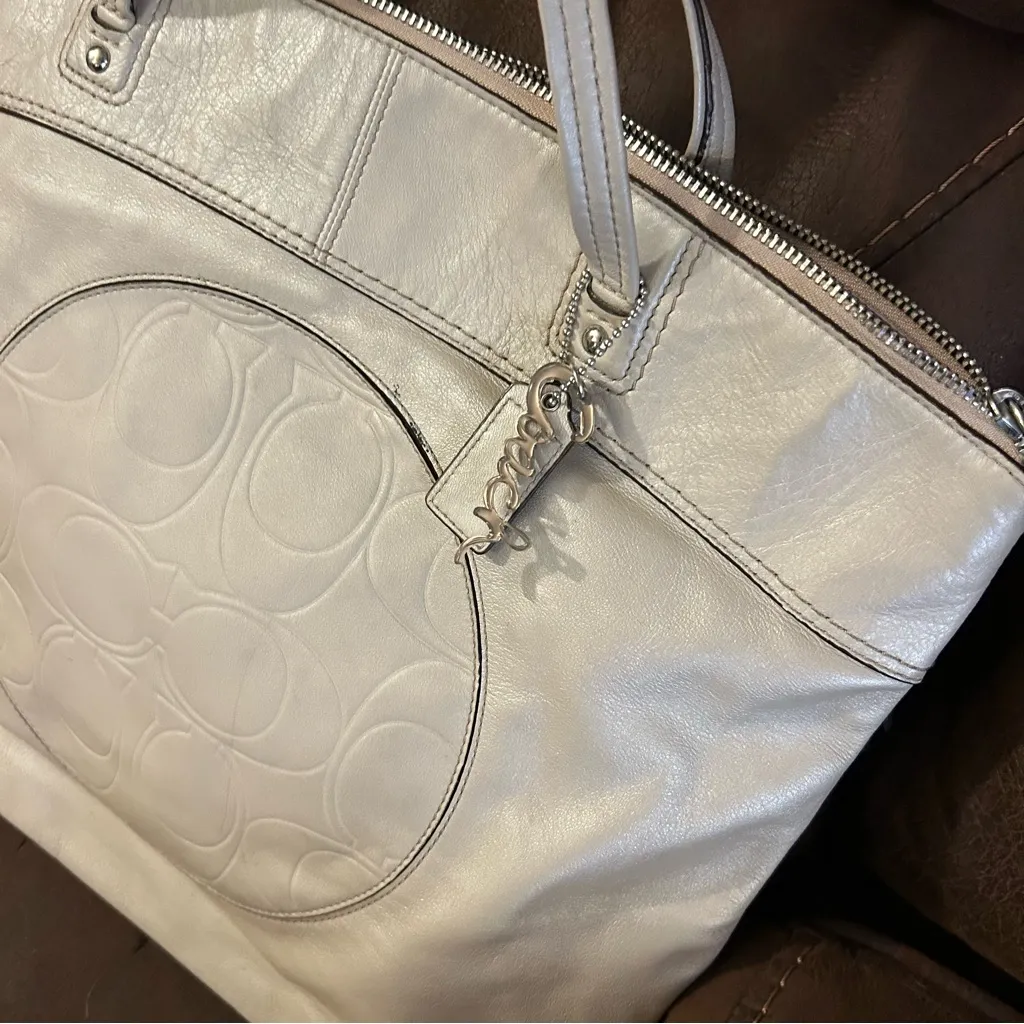 Coach Oversized ivory taupe leather Laura tote bag F18336 embossed preppy - Image 11