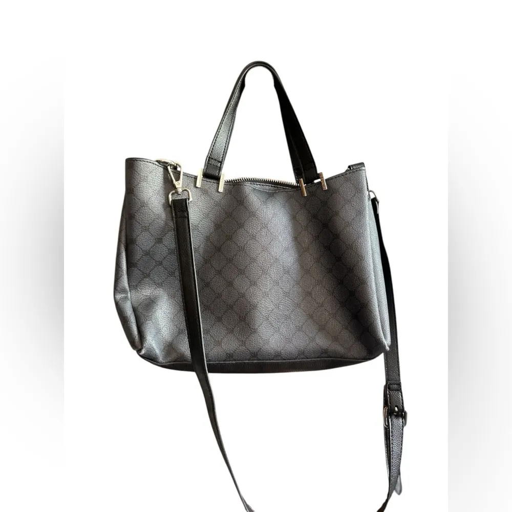 Steve Madden Women's‎ Grey Geometric Shoulder Bag with Gold Accents - Image 9