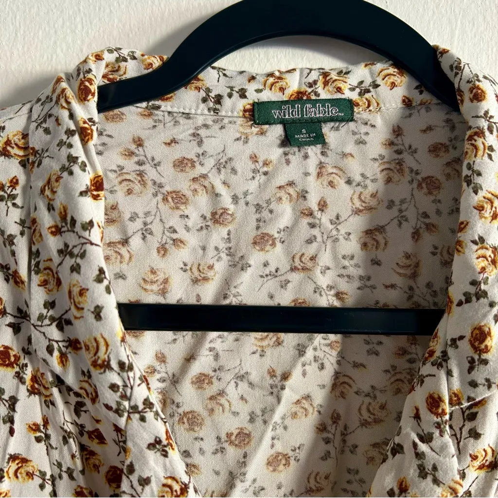 Cropped Floral Button-Up Blouse - Image 4