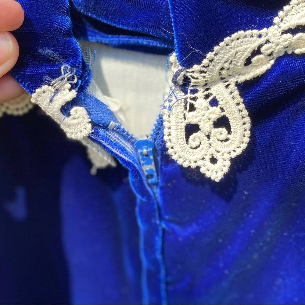 Vintage Blue Velvet  long sleeve Gown with White lace trim - Image 5