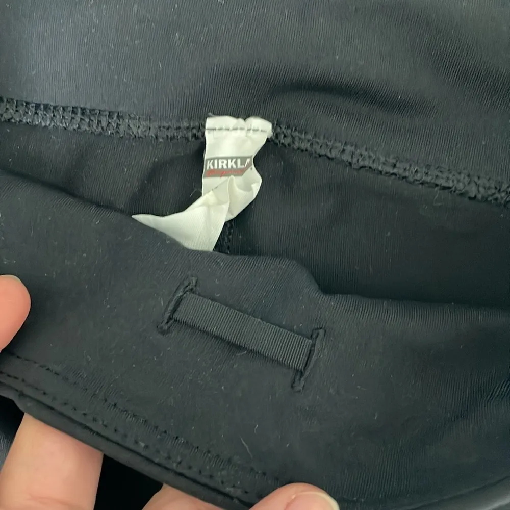 Kirkland Signature Women's capri Legging Zippered Back Key Pocket LIKE NEW - Image 8