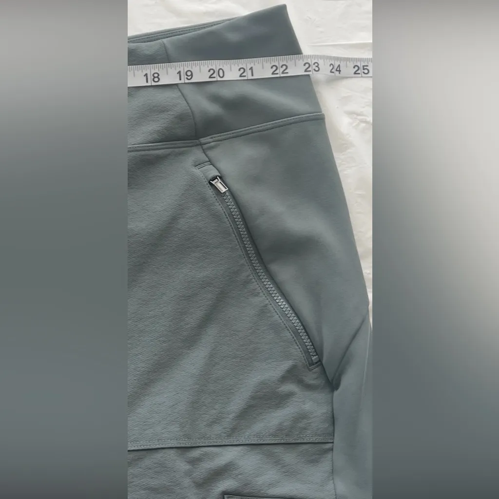 Athleta 2 Headlands Hybrid
Cargo High Rise Tight Metropolis Grey - Image 13