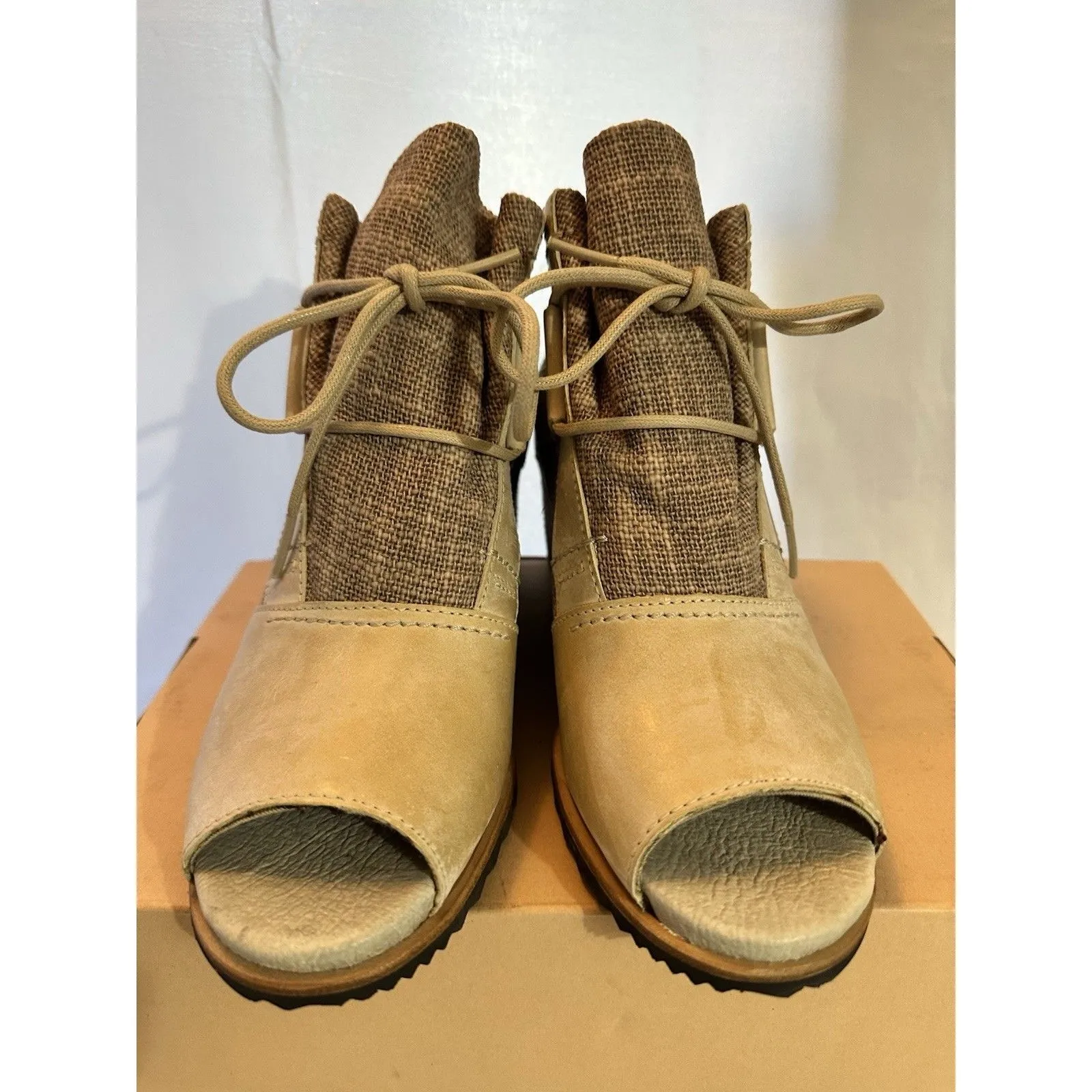 Sorel Joanie Beige Canvas Leather Wedge Heel Lace Up Bootie Sandal Peep Toe Sz 9 - Image 6