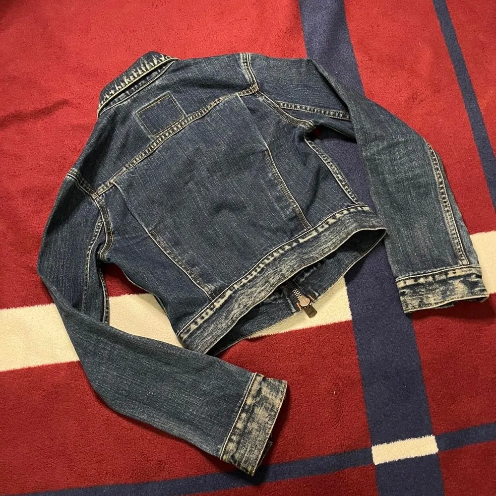 Levi's Cropped Denim Jean Jacket Zippered Boho Granola Grunge dark wash collared - Image 2