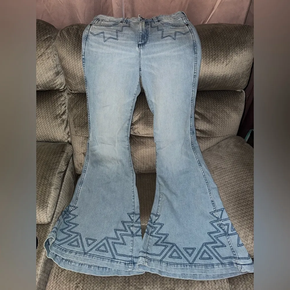 Wrangler Retro Embroidered High Rise Trumpet Flare Jeans - Image 2